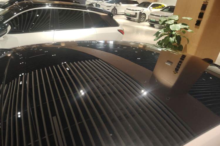 Used ONVO L60 2024 60 kWh All-Wheel Drive Roof