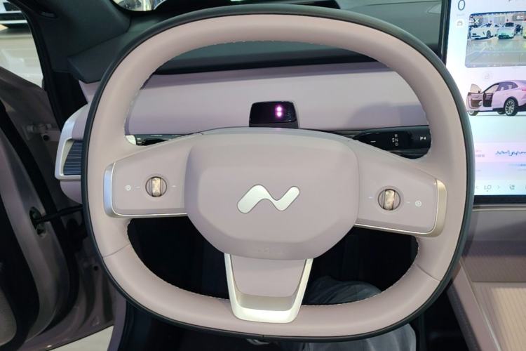 Used ONVO L60 2024 60 kWh All-Wheel Drive Steering Wheel