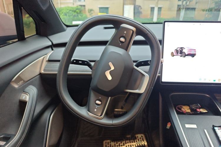 Used ONVO L60 2024 60 kWh All-Wheel Drive Steering Wheel