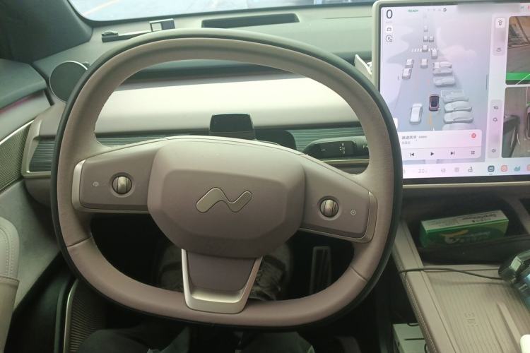 Used ONVO L60 2024 60 kWh All-Wheel Drive Steering Wheel