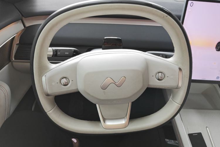 Used ONVO L60 2024 60 kWh All-Wheel Drive Steering Wheel