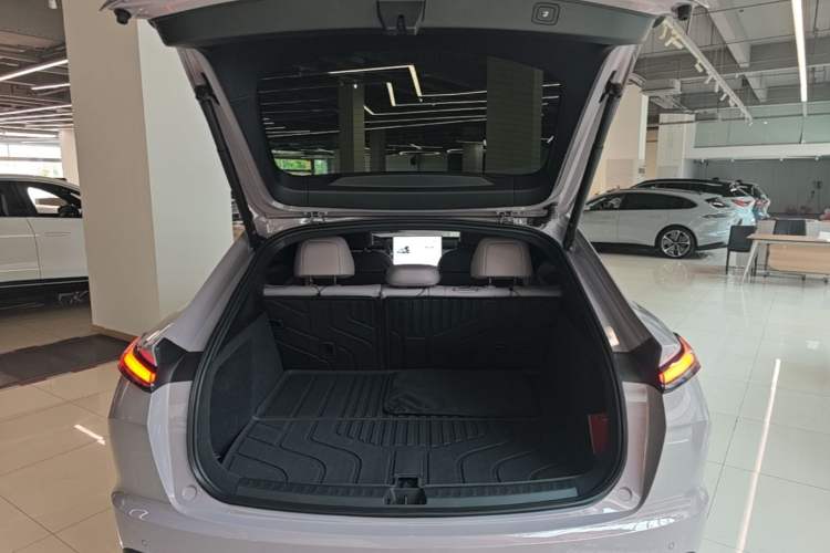 Used ONVO L60 2024 60 kWh Rear-Drive Version Trunk