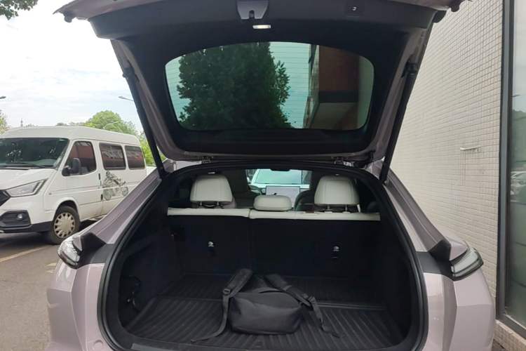 Used ONVO L60 2024 85 kWh Rear-Drive Version Trunk
