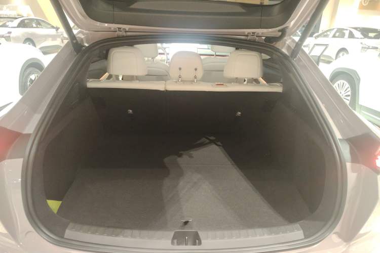 Used ONVO L60 2024 60 kWh All-Wheel Drive Trunk