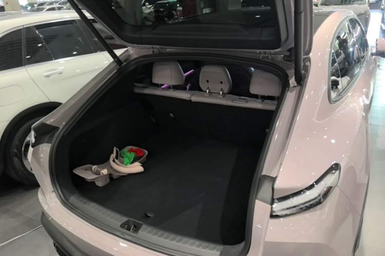Used ONVO L60 2024 60 kWh Rear-Drive Version Trunk