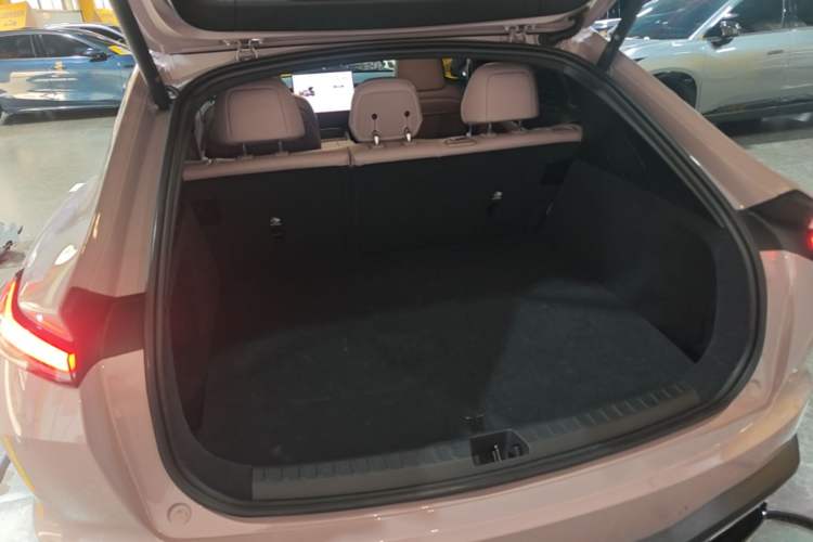 Used ONVO L60 2024 60 kWh Rear-Drive Version Trunk