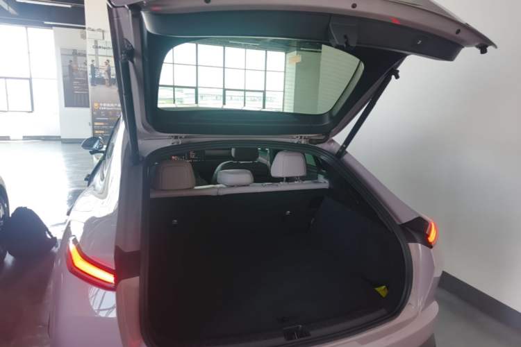 Used ONVO L60 2024 60 kWh Rear-Drive Version Trunk