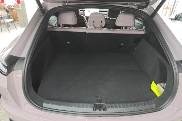 Used ONVO L60 2024 60 kWh Rear-Drive Version Trunk