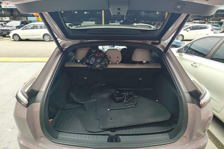 Used ONVO L60 2024 60 kWh Rear-Drive Version Trunk