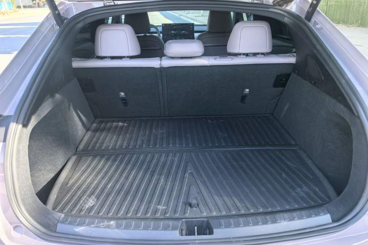 Used ONVO L60 2024 60 kWh Rear-Drive Version Trunk