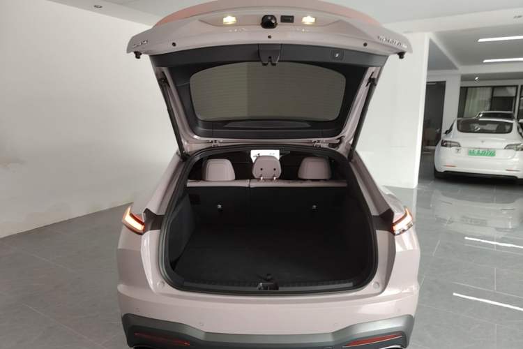 Used ONVO L60 2024 60 kWh Rear-Drive Version Trunk