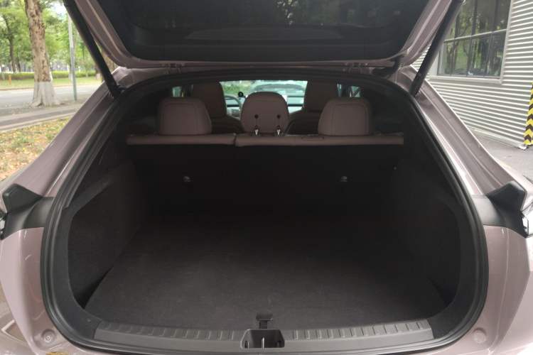Used ONVO L60 2024 60 kWh Rear-Drive Version Trunk