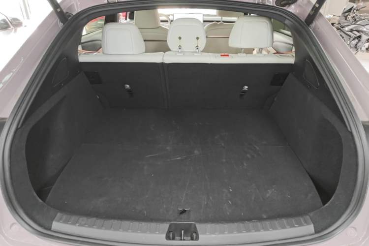 Used ONVO L60 2024 60 kWh All-Wheel Drive Trunk
