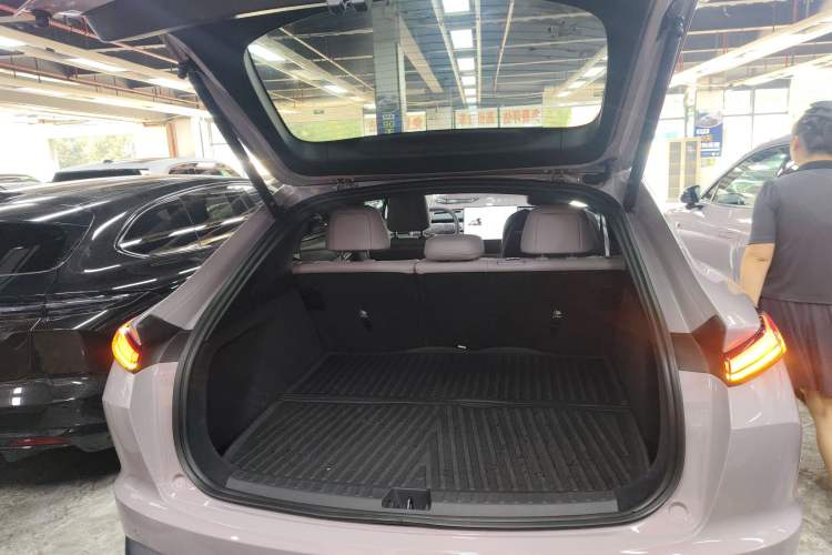 Used ONVO L60 2024 60 kWh All-Wheel Drive Trunk