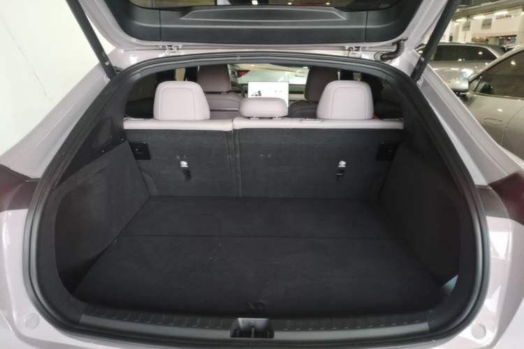 Used ONVO L60 2024 60 kWh Rear-Drive Version Trunk