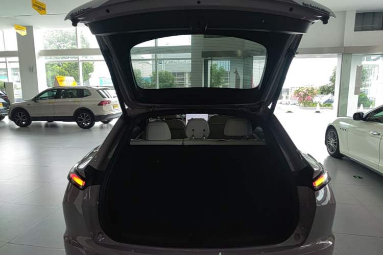 Used ONVO L60 2024 60 kWh All-Wheel Drive Trunk