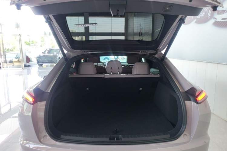Used ONVO L60 2024 60 kWh Rear-Drive Version Trunk