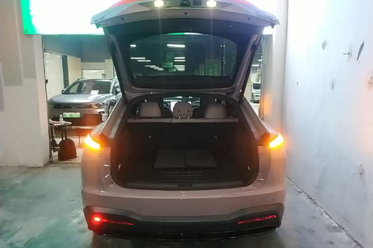 Used ONVO L60 2024 60 kWh Rear-Drive Version Trunk