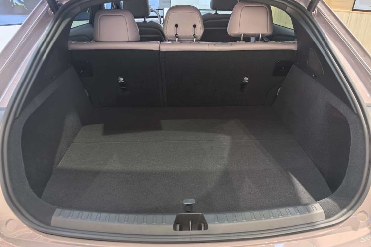 Used ONVO L60 2024 60 kWh All-Wheel Drive Trunk
