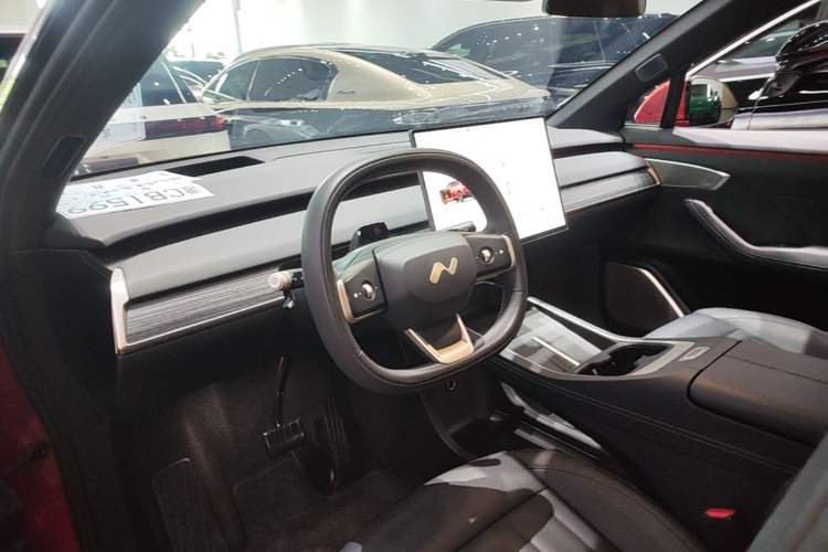 Used ONVO L60 2024 60 kWh All-Wheel Drive Center Console