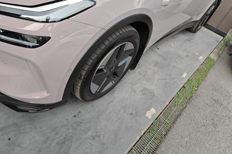 Used ONVO L60 2024 60 kWh Rear-Drive Version Exterior 7