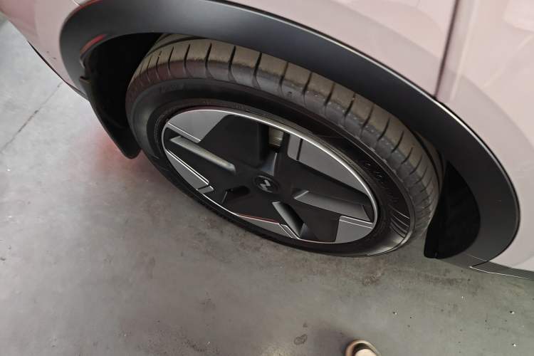 Used ONVO L60 2024 60 kWh Rear-Drive Version Exterior 8