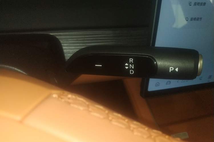 Used ONVO L60 2024 60 kWh Rear-Drive Version Gear Lever