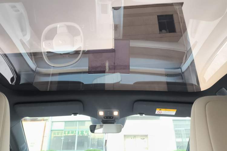 Used ONVO L60 2024 60 kWh Rear-Drive Version Headliner