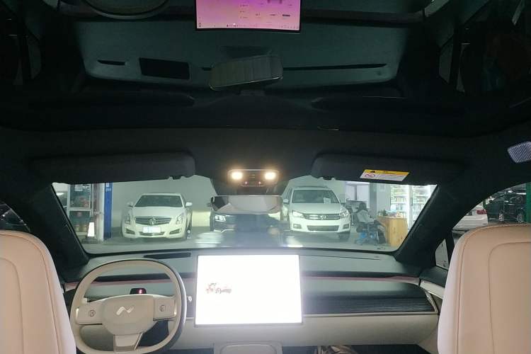 Used ONVO L60 2024 60 kWh Rear-Drive Version Headliner