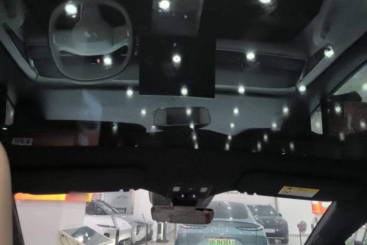 Used ONVO L60 2024 60 kWh Rear-Drive Version Headliner