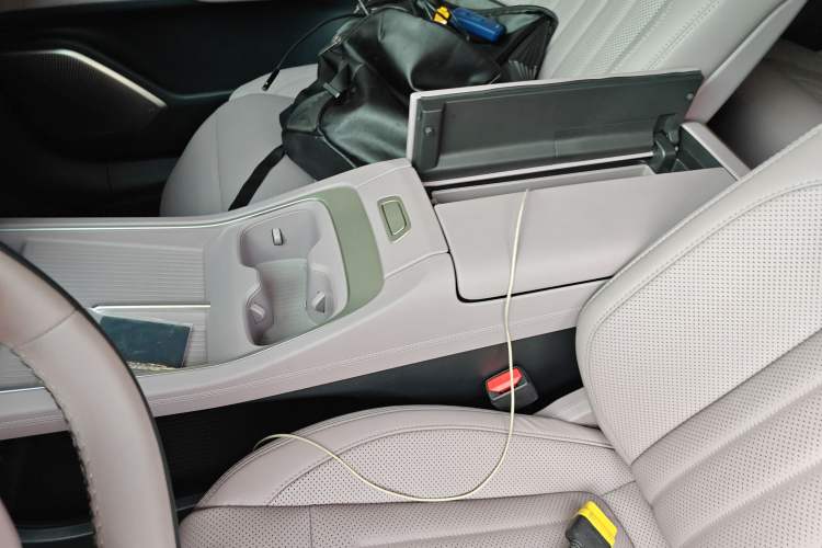 Used ONVO L60 2024 60 kWh Rear-Drive Version Interior 1