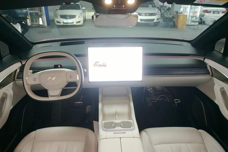 Used ONVO L60 2024 60 kWh Rear-Drive Version Interior 2