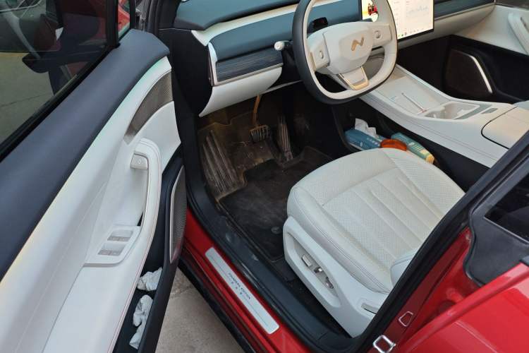 Used ONVO L60 2024 60 kWh All-Wheel Drive Interior 3