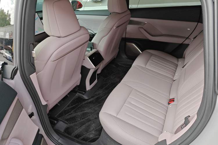 Used ONVO L60 2024 60 kWh Rear-Drive Version Interior 4