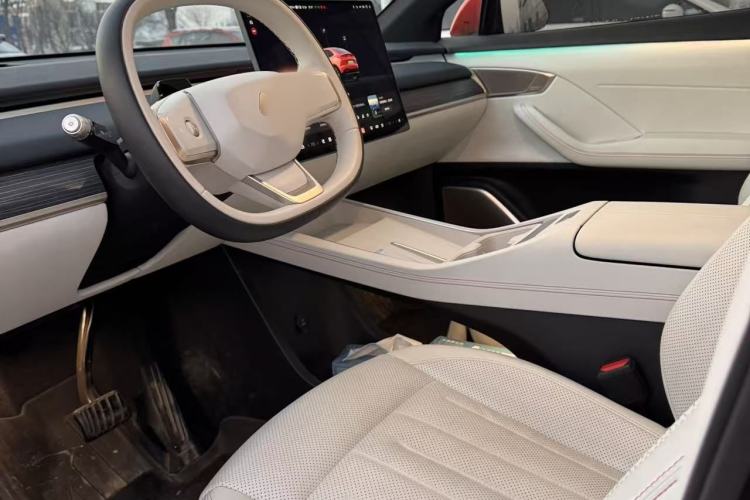 Used ONVO L60 2024 60 kWh All-Wheel Drive Interior 5