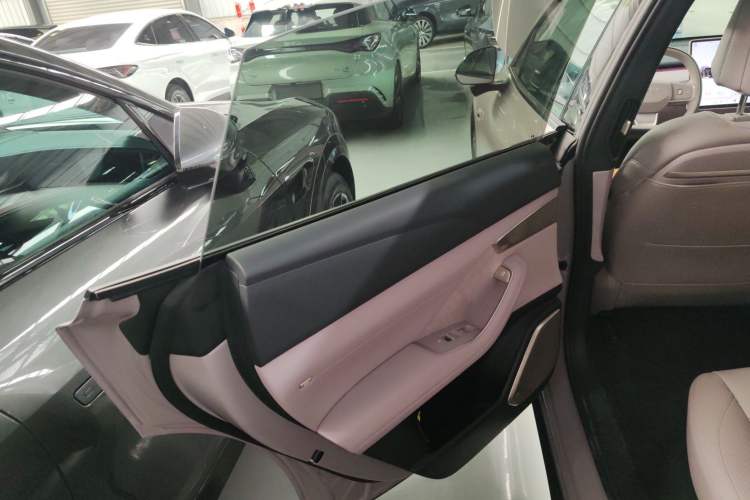 Used ONVO L60 2024 85 kWh Rear-Drive Version Interior 8