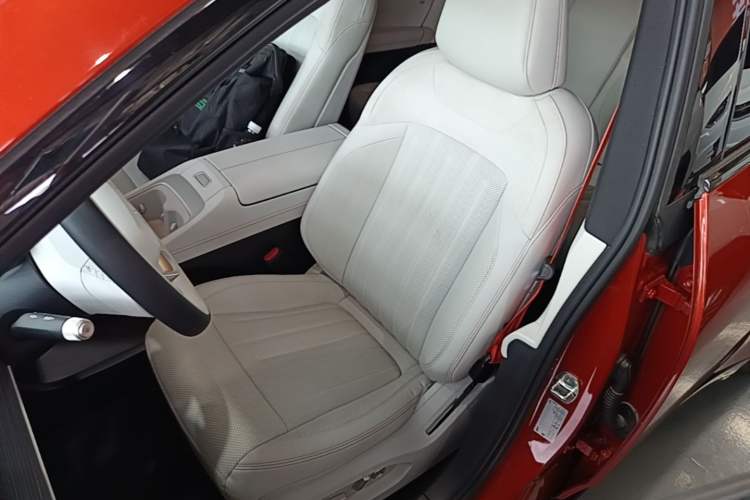 Used ONVO L60 2024 60 kWh All-Wheel Drive Left Front Seat