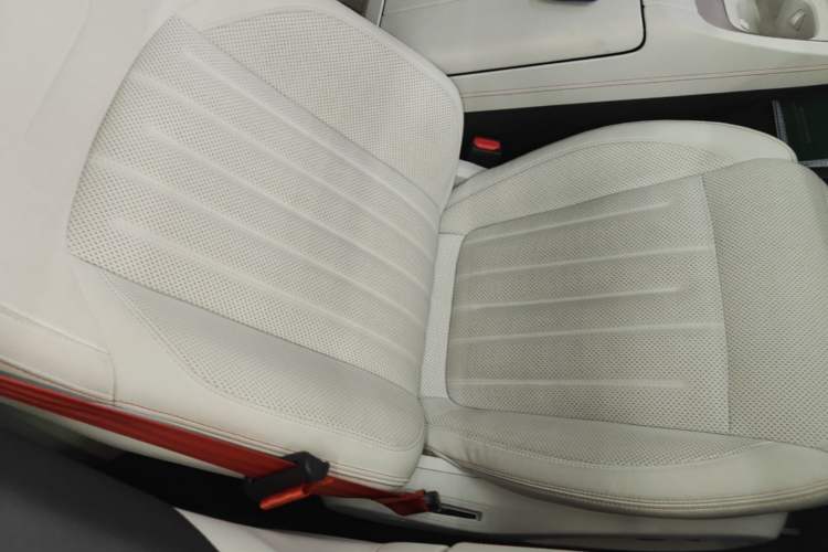 Used ONVO L60 2024 60 kWh Rear-Drive Version Right Front Seat