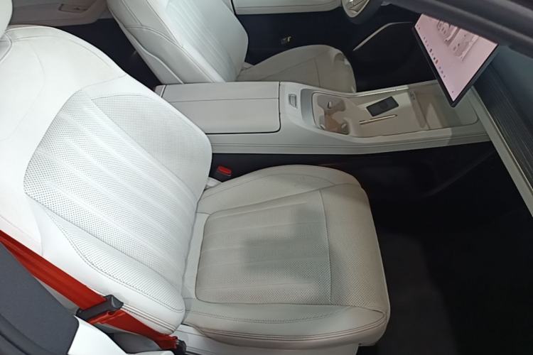 Used ONVO L60 2024 60 kWh All-Wheel Drive Right Front Seat