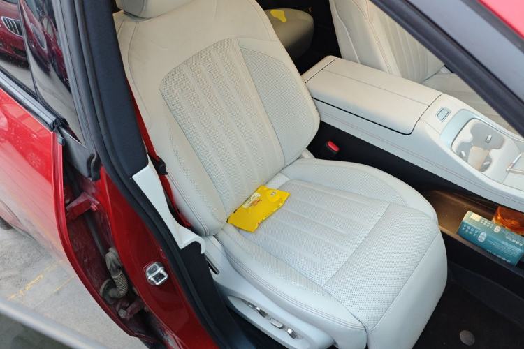 Used ONVO L60 2024 60 kWh All-Wheel Drive Right Front Seat
