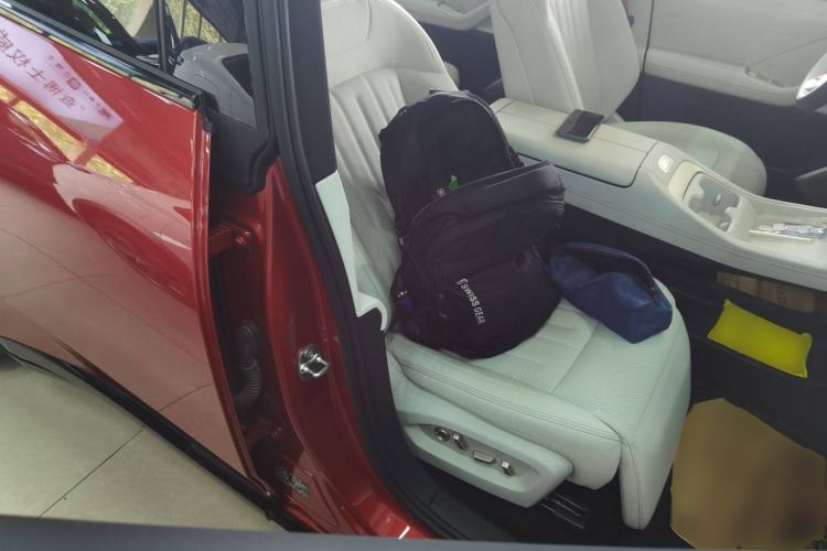 Used ONVO L60 2024 60 kWh Rear-Drive Version Right Front Seat