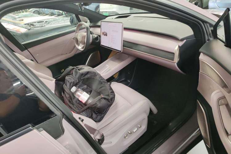 Used ONVO L60 2024 85 kWh Rear-Drive Version Right Front Seat