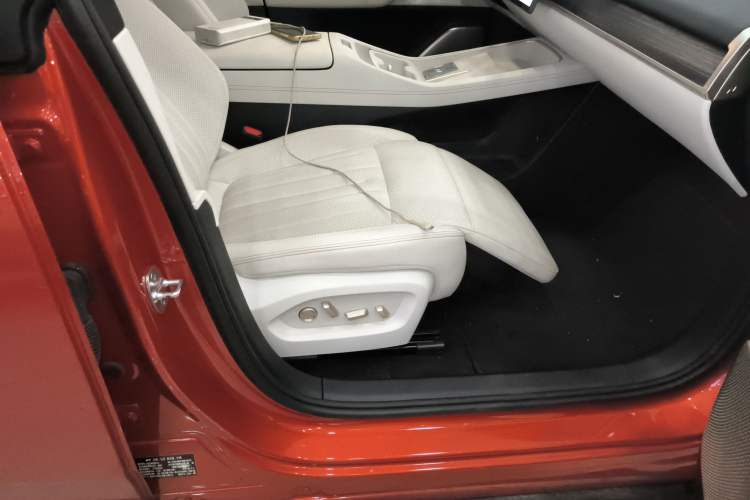Used ONVO L60 2024 60 kWh Rear-Drive Version Right Front Seat
