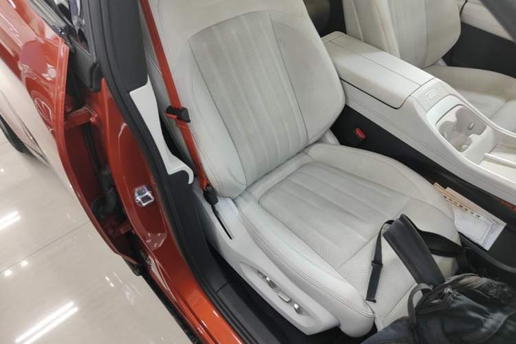 Used ONVO L60 2024 60 kWh Rear-Drive Version Right Front Seat