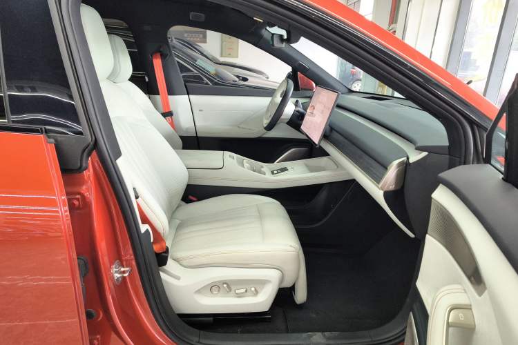 Used ONVO L60 2024 60 kWh Rear-Drive Version Right Front Seat