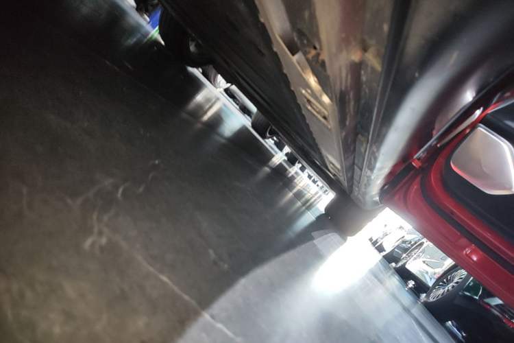 Used ONVO L60 2024 60 kWh All-Wheel Drive Right Side Sill