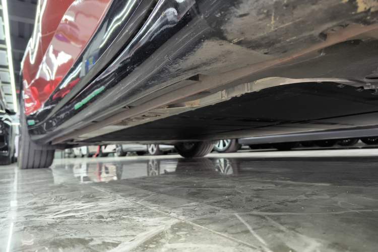 Used ONVO L60 2024 60 kWh Rear-Drive Version Right Side Sill