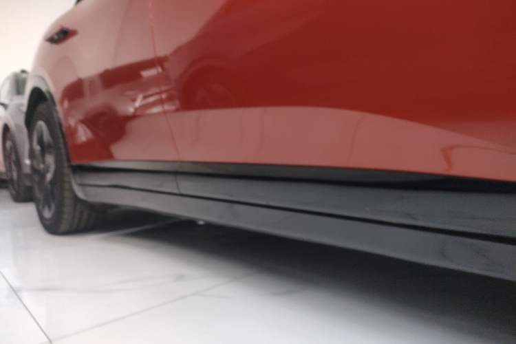 Used ONVO L60 2024 60 kWh Rear-Drive Version Right Side Sill