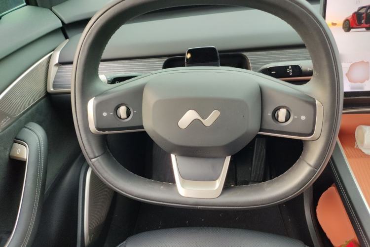 Used ONVO L60 2024 60 kWh All-Wheel Drive Steering Wheel