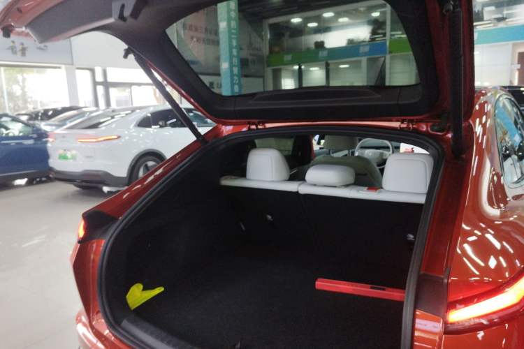 Used ONVO L60 2024 60 kWh Rear-Drive Version Trunk